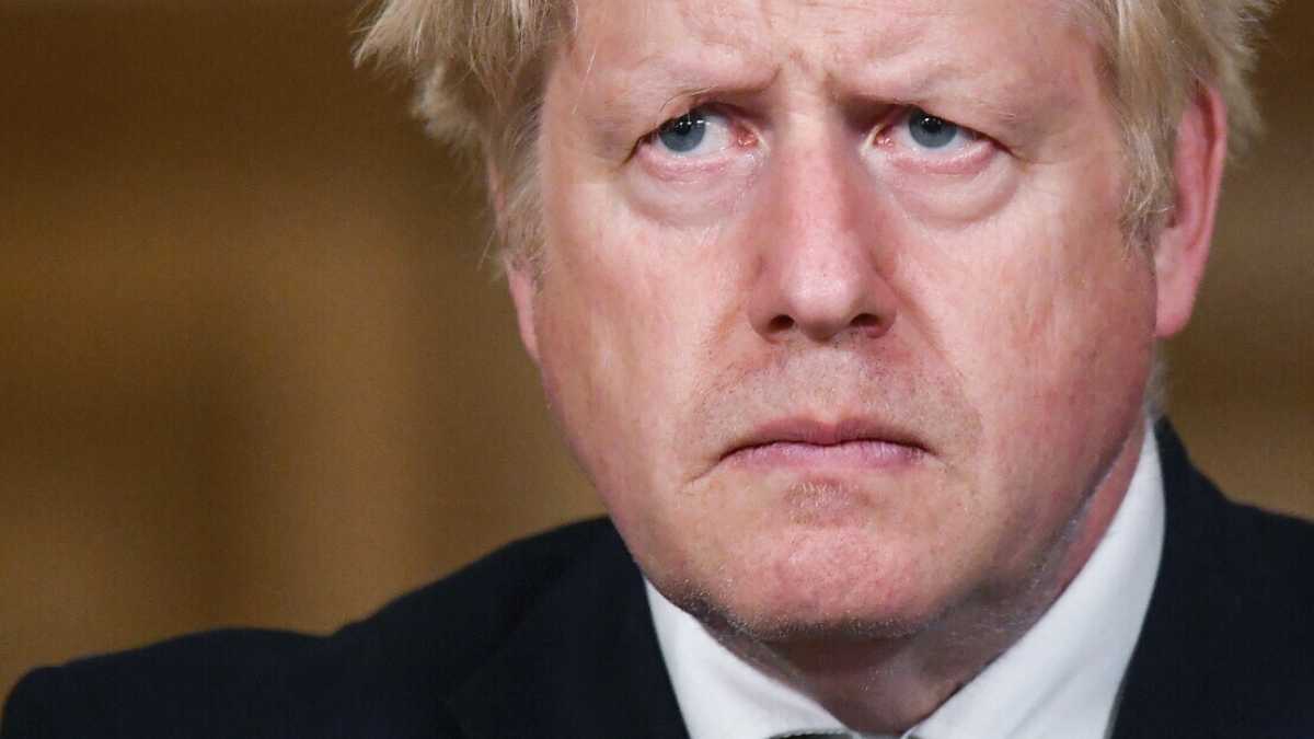 Immagine di Stretto tra impennata dei ricoveri e nuovo lockdown, Boris Johnson ha un problema