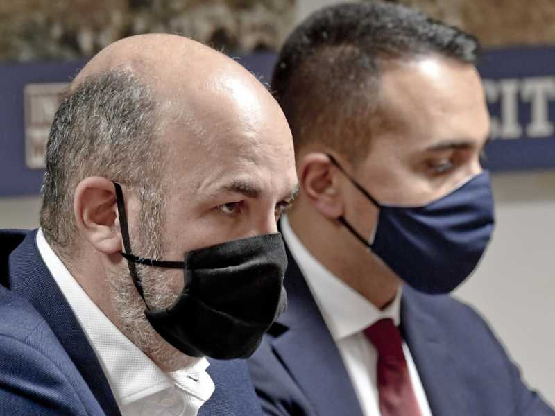 Ora il M5s si scaglia anche contro il Recovery fund. E Renzi spera nel rimpasto