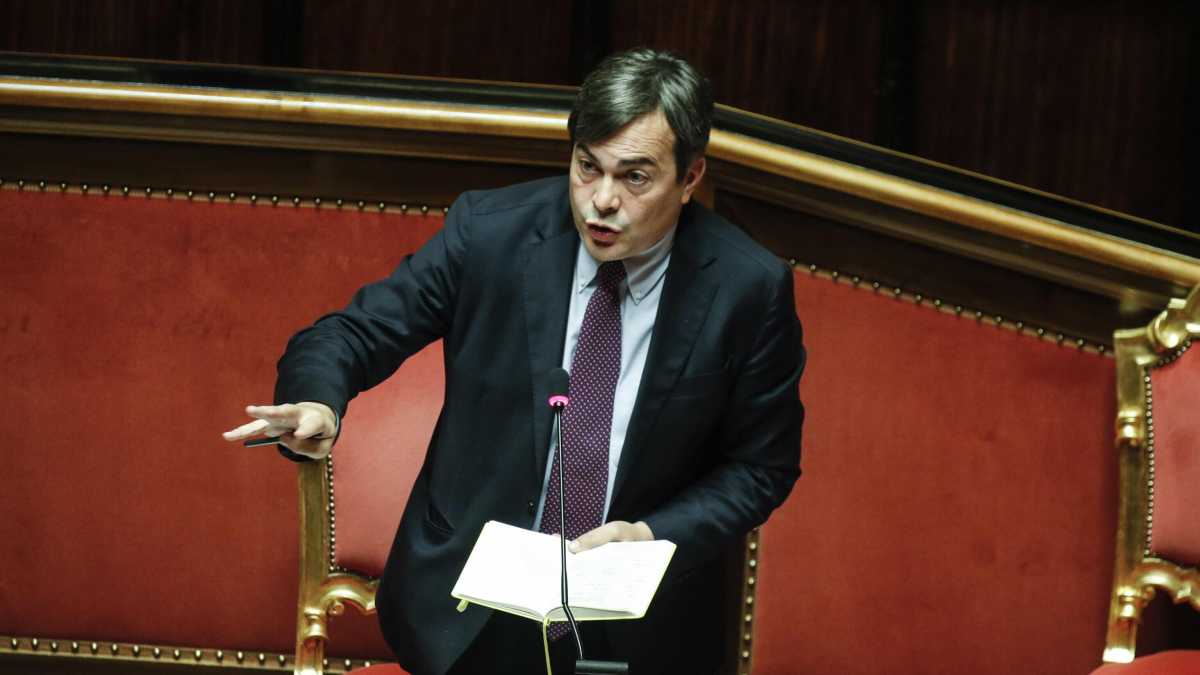 Immagine di Amendola, il ministro senza nemici che il Pd vorrebbe sindaco di Napoli