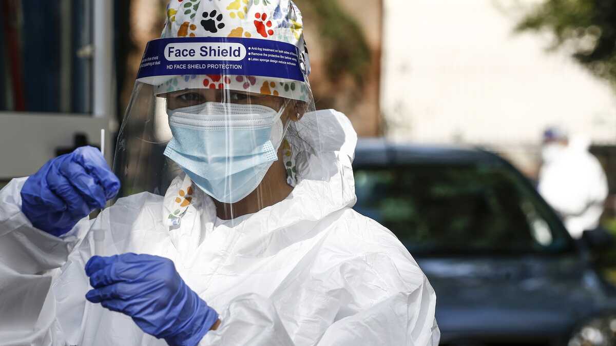 Immagine di L'epidemia accelera ma l'Rt rimane sotto l'1,5. Cosa dice l'ultimo rapporto dell'Iss