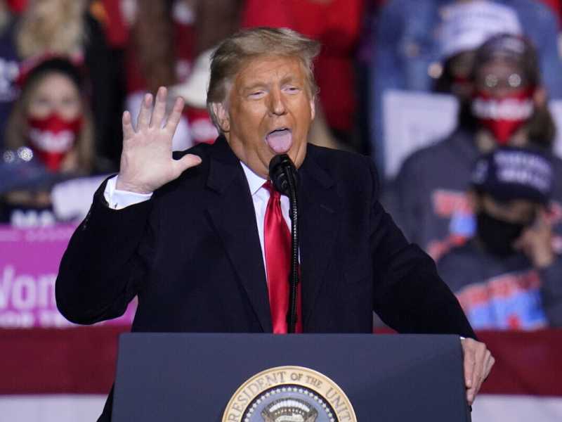 Trump tira in libreria. Tutti i libri sul presidente