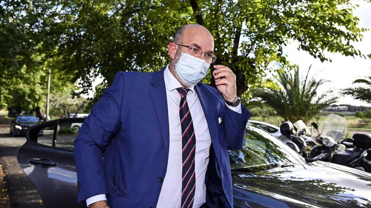 Immagine di Crimi rottama Casaleggio e Casalino boys. E per la comunicazione s'affida a Comin