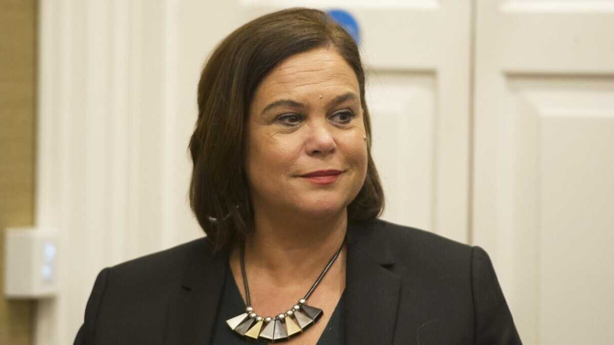 Immagine di Mary Lou McDonald, leader di Sinn Féin, ci dice che il no deal aiuta “l’Irlanda unita”