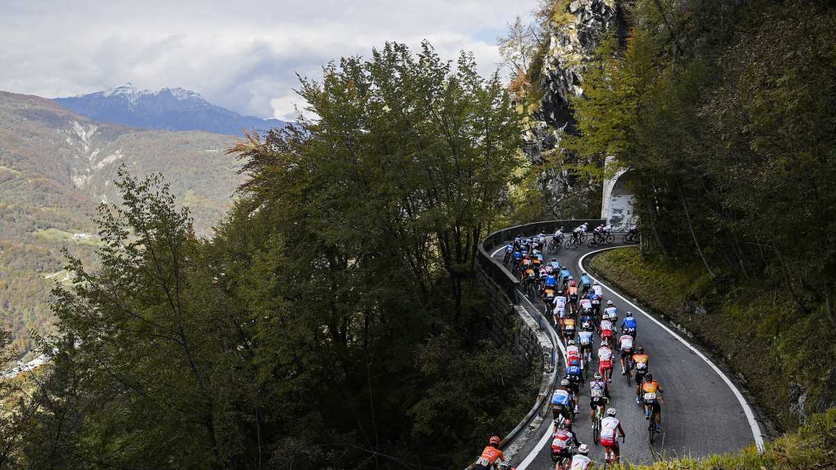 Immagine di Un Giro d'Italia sghimbescio e Amarcord