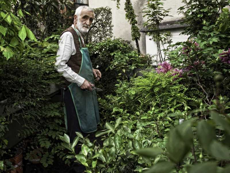 &nbsp;Enzo Mari nella sua casa di Milano (Foto LaPresse)