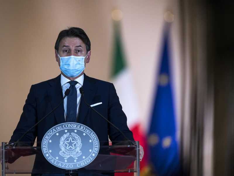 Approvato il nuovo Dpcm. Ancora strette per bar, convegni e palestre