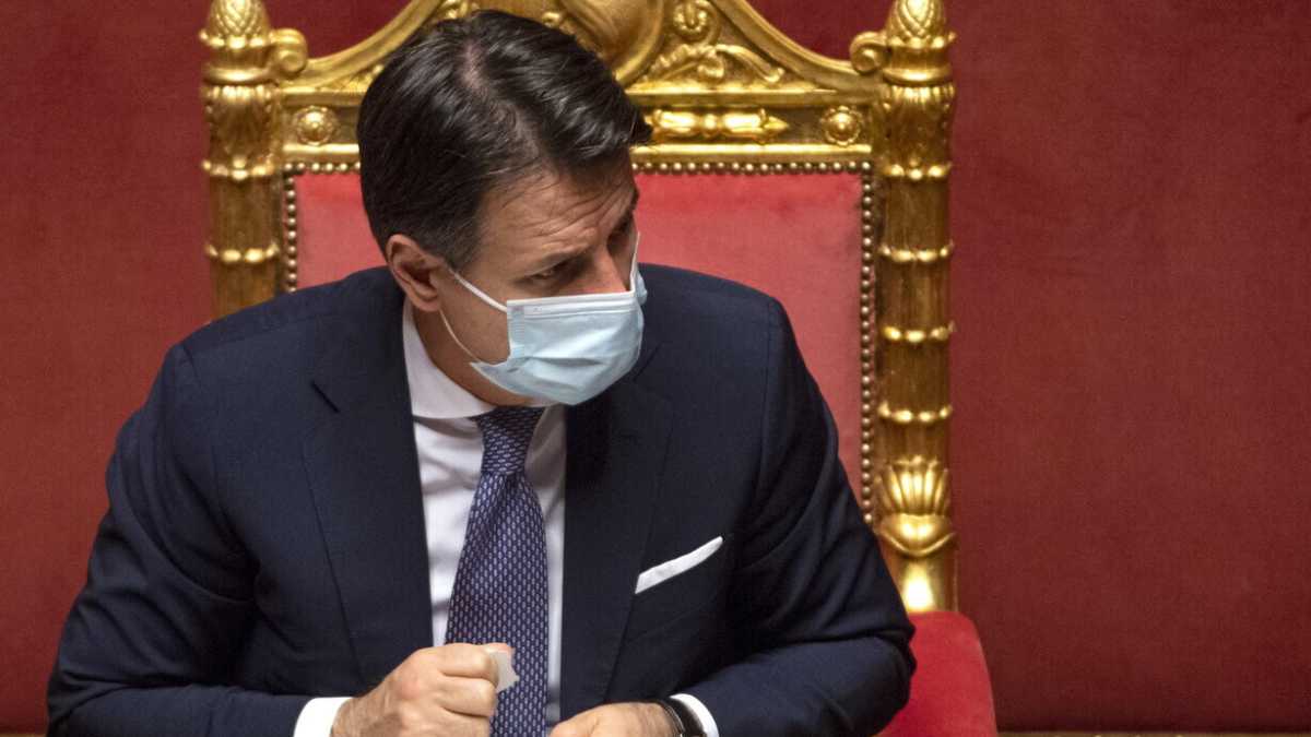 Immagine di Covid, Conte prova a tenere i nervi saldi mentre le regioni fanno scattare il coprifuoco