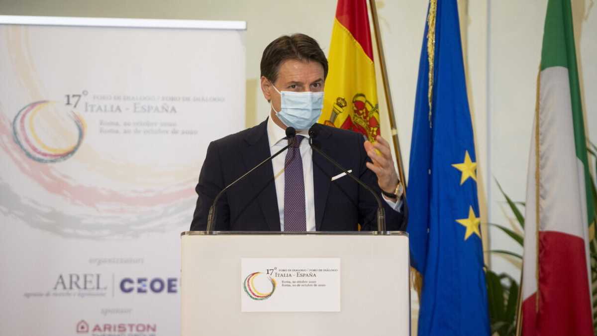 Immagine di Conte: "Contro il virus ancora sacrifici e rinunce"