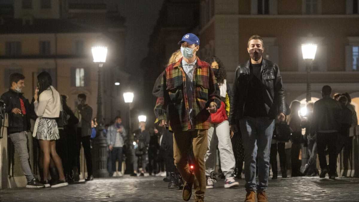 Immagine di Covid, ecco l'ordinanza anti movida di Roma: multe fino a 1000 euro