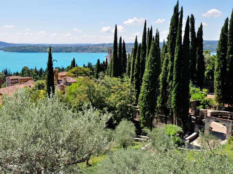 Vista del lago di garda dal vittoriale degli italiani. Foto di Sandro Visintin, licenza CC&nbsp;<br />