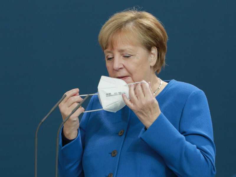 La linea Merkel per governare la pandemia: è ora di stare a casa