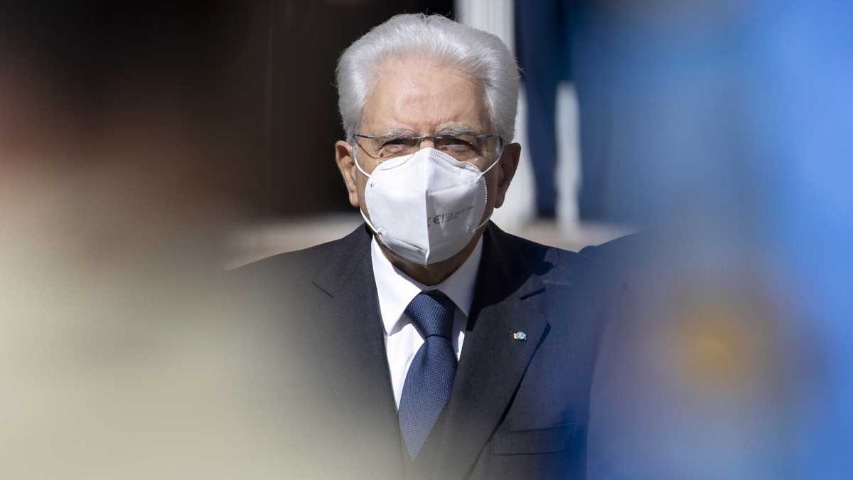 Immagine di Covid, positivo lo chef del presidente Mattarella: sanificate le cucine del Quirinale