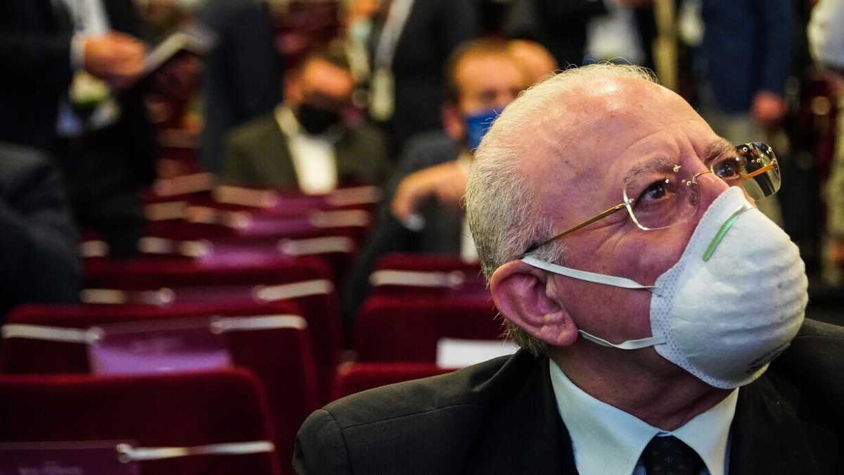 Immagine di De Luca rompe il tabù: "È ora di un lockdown totale"