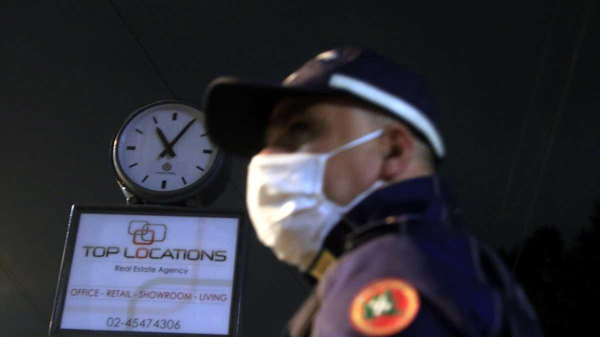 Immagine di Coprifuoco, niente svago, ma sì a scuola e lavoro: ecco il lockdown all'italiana