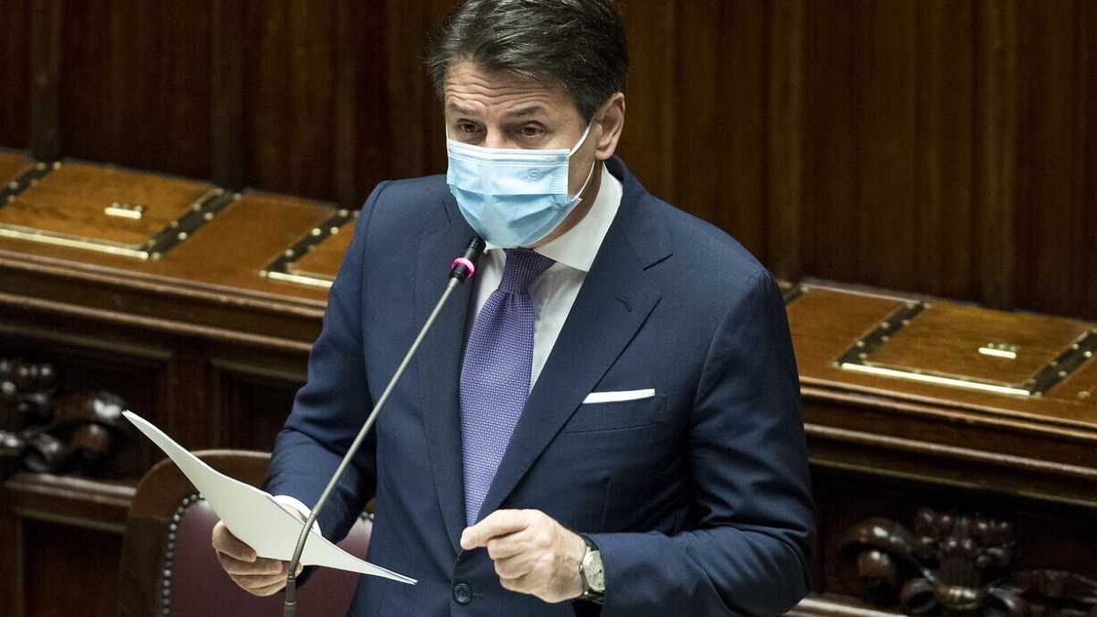 Immagine di L’ipotesi nascosta di “chiudere dove non si può tenere sempre la mascherina”