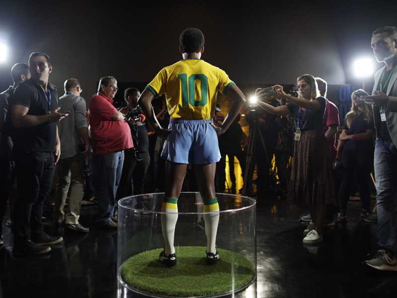 L&rsquo;inaugurazione della statua di Pel&egrave; nel museo della federazione brasiliana di calcio, lo scorso febbraio a Rio De Janeiro (foto LaPresse)&nbsp;<br />