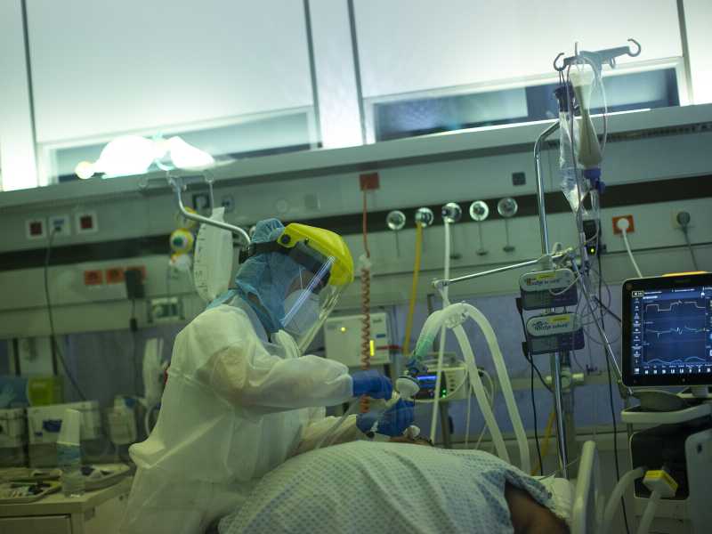 L'emergenza sanitaria in un ospedale di Liegi (foto LaPresse)