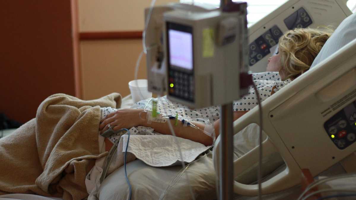 Immagine di Il virus ci mette di fronte alla morte: che rischi siamo disposti a correre per sfuggirle?