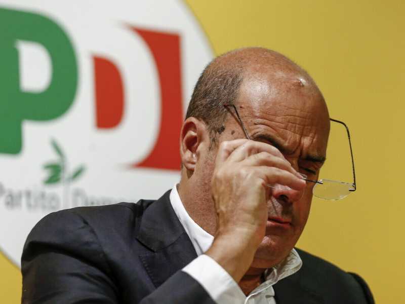 Il segretario del Pd, Nicola Zingaretti, nella sede del partito (foto LaPresse) <br />