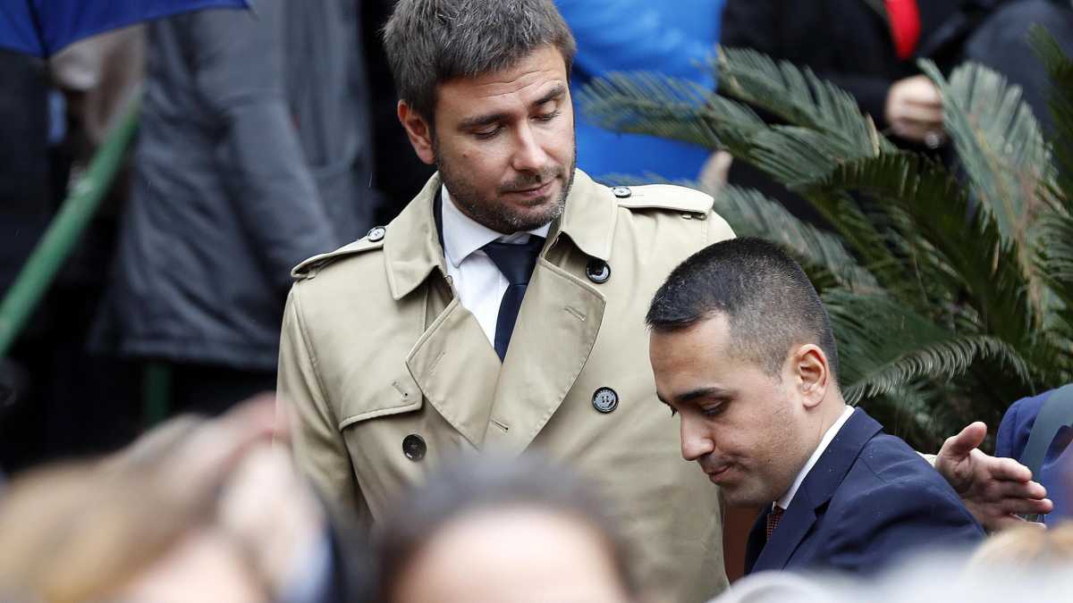 Immagine di Di Battista chiede il rinvio degli Stati Generali del M5s: "Prima viene la pandemia"