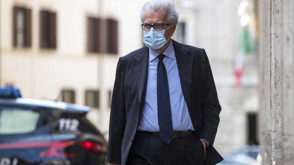 Immagine di Zanda si dimette da presidente del quotidiano Domani