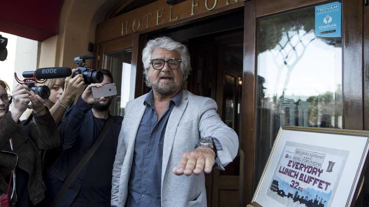 Immagine di "Cenate qui, super offerta". Grillo fa pubblicità all'hotel che aggira il Dpcm