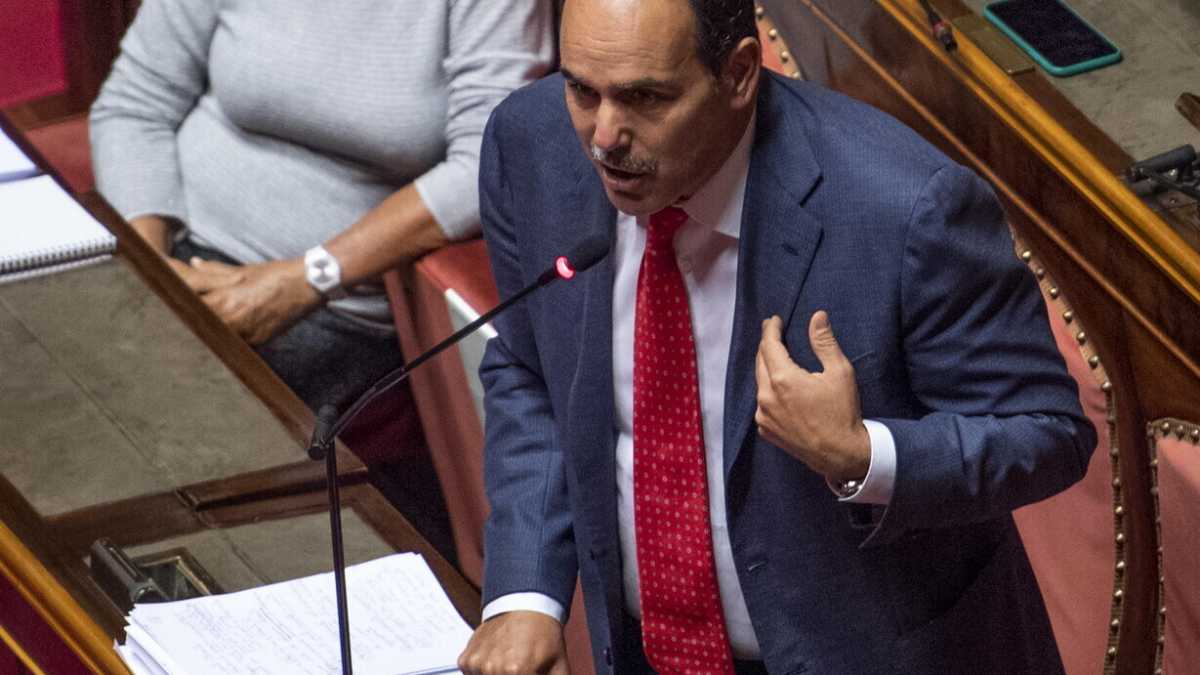 Immagine di Marcucci a Conte: rimpasto. Stop del Pd: "Renzi in Senato ha due capigruppo, noi zero"