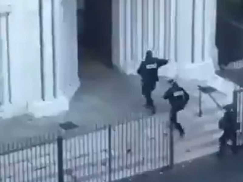 L'intervento della polizia nella cattedrale di Nizza e l'arresto del terrorista