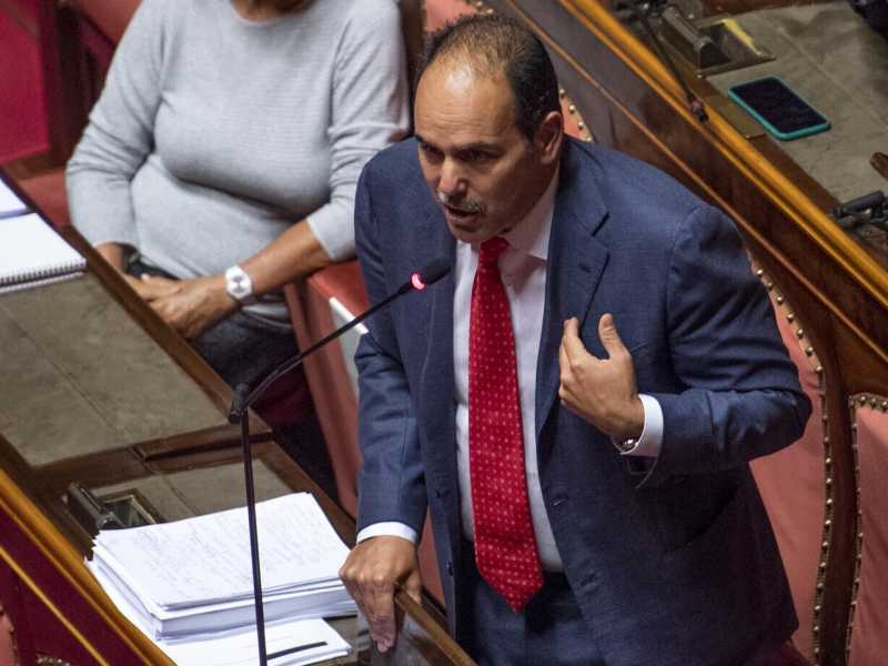 Marcucci a Conte: rimpasto. Stop del Pd: "Renzi in Senato ha due capigruppo, noi zero"