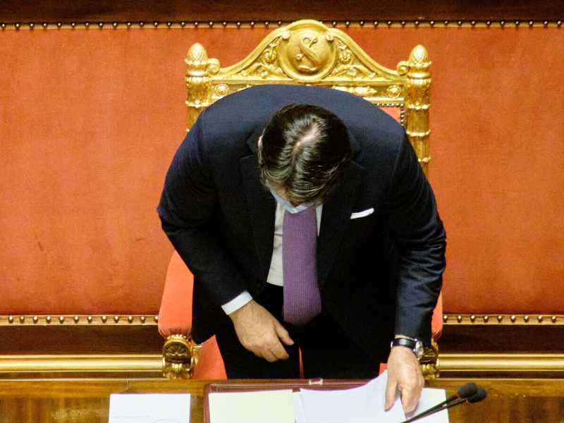 Conte: "Il blocco dei licenziamenti viene prolungato fino a fine marzo"