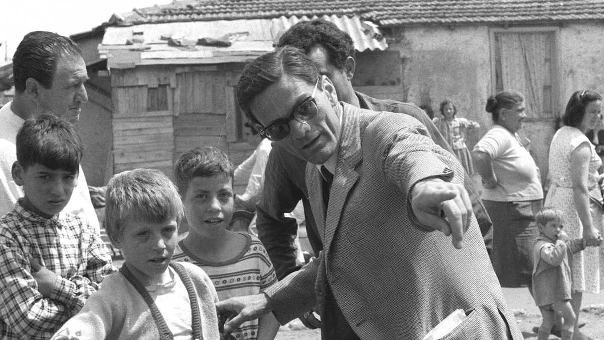 Immagine di Il POTERE non ha ucciso Pasolini, lo ha ridotto a immaginetta buona
