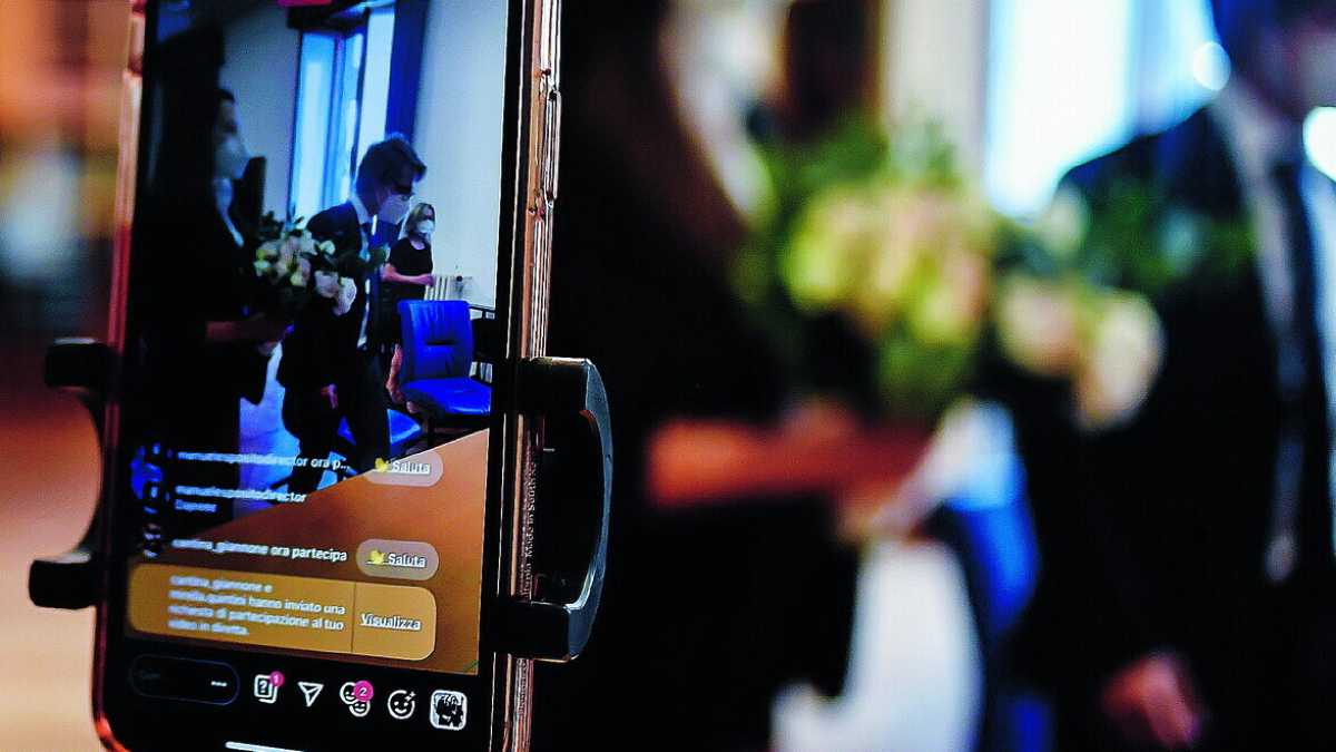 Immagine di Matrimonio col tampone e altre scene del nostro lockdown