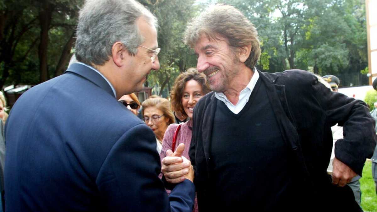 Immagine di I funerali di Gigi Proietti e la regia di Walter Veltroni