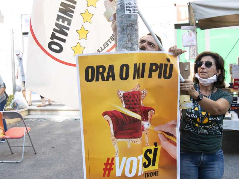 I deputati m5S votano per togliere potere agli iscritti e dare un calcio a Casaleggio