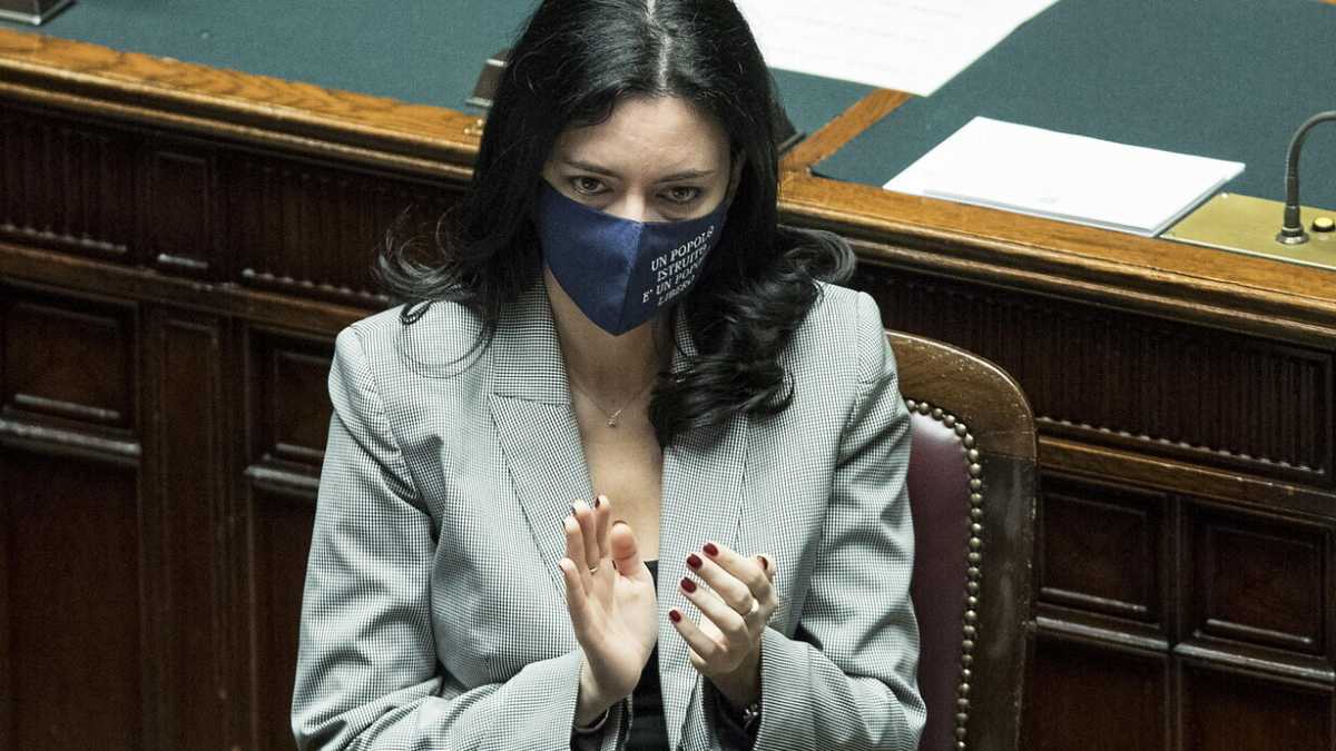 Immagine di Azzolina salva la scuola dal lockdown con la sponda di Bellanova