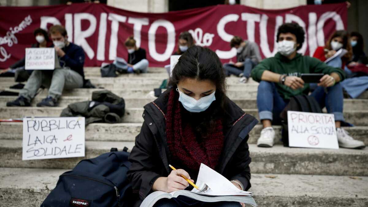 Immagine di La retorica sulla scuola è ferma a marzo. La lettera di un insegnante