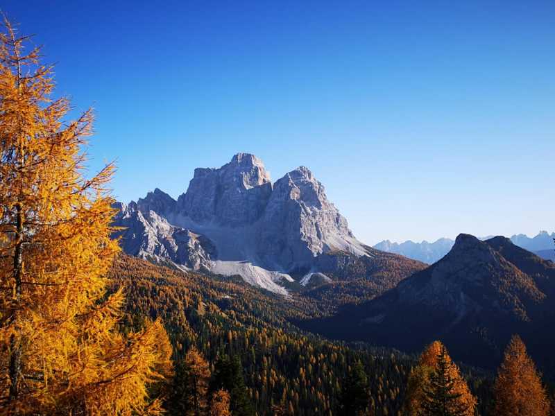 Cima Fertazza in Val Fiorentina sulle Dolomiti bellunesi vista da Selva di Cadore (foto Ansa) <br />