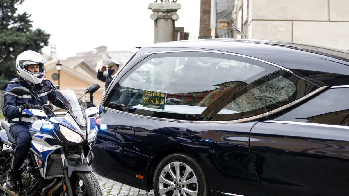 Immagine di Funerali grandiosi e contactless per Gigi Proietti