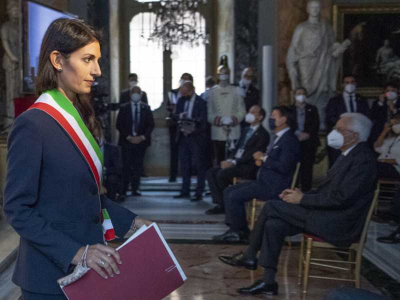 Lo schiaffo e la pezza. Raggi "dimenticata" alla prima riunione per il Giubileo 2025