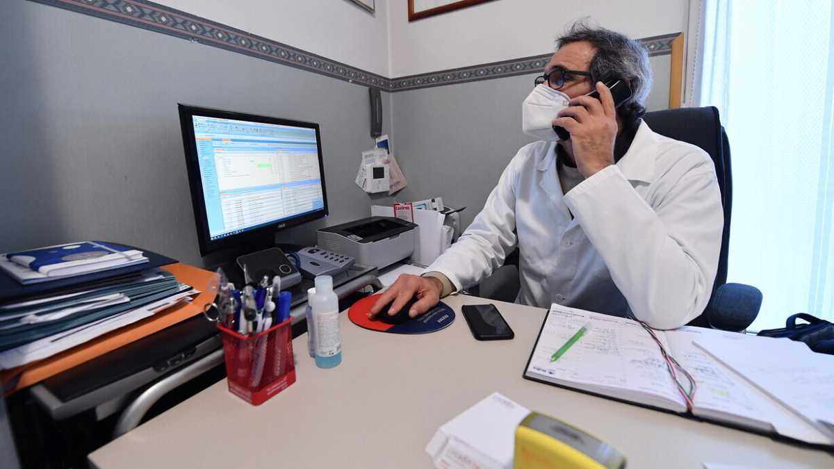 Immagine di L'appello dei medici: "Serve un nuovo lockdown"