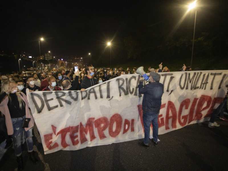 In Calabria si manifesta contro Zuccatelli