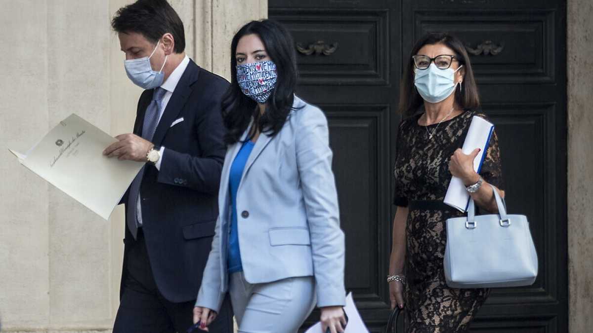 Immagine di Trasporti, capienza al 50 per cento. Il trucco di Conte (e del Mit)