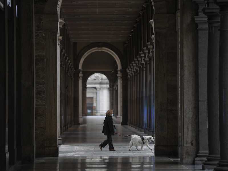 Il centro di Torino durante il lockdown di marzo (foto LaPresse)