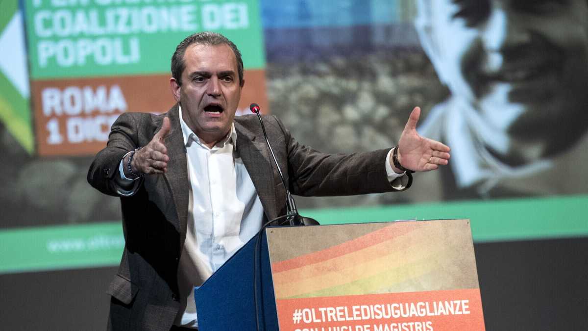 Immagine di De Magistris: "La Campania è oltre la zona rossa. Prima si chiude meglio è"