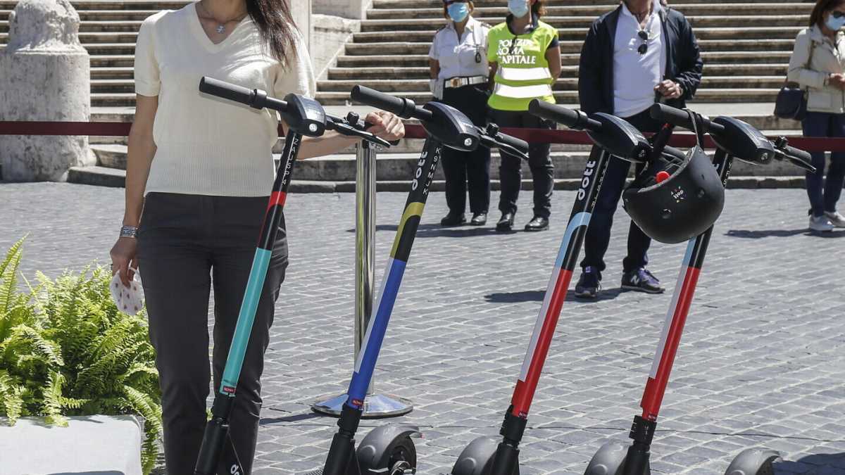 Immagine di Il Campidoglio dice stop alla sosta selvaggia dei monopattini