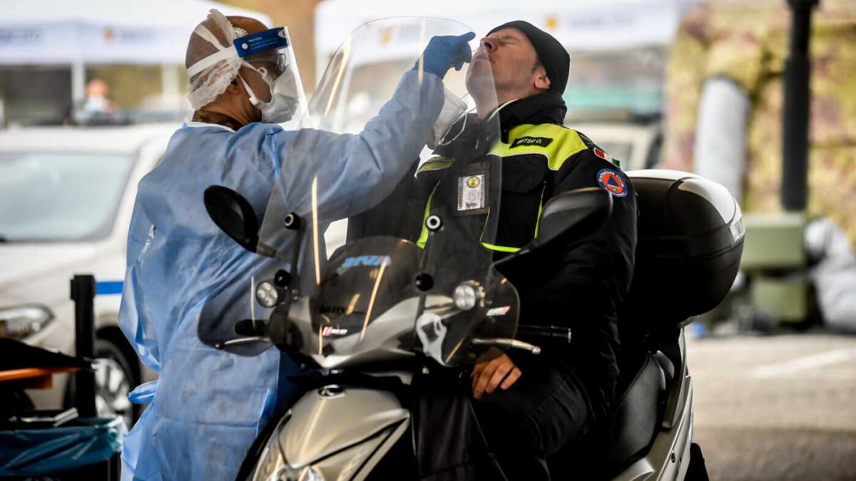Immagine di Covid, Toscana e Campania verso la zona rossa. Emilia, Friuli e Marche in zona arancione