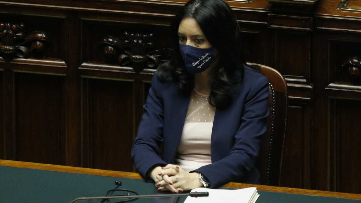 Immagine di Covid, Azzolina incontra il Cts: "Le scuole devono rimanere aperte"