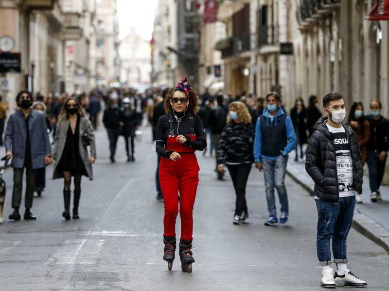Roma chiude strade e metro nel weekend. Ma niente droni e targhe alterne