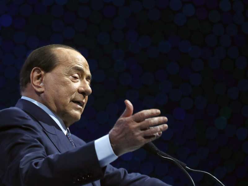Berlusconi ora gioca a governare
