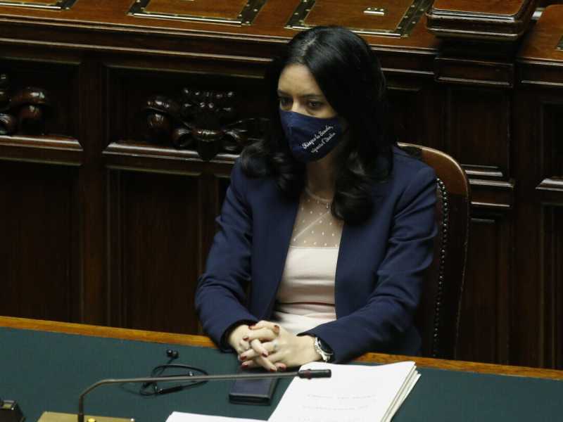 Covid, Azzolina incontra il Cts: "Le scuole devono rimanere aperte"